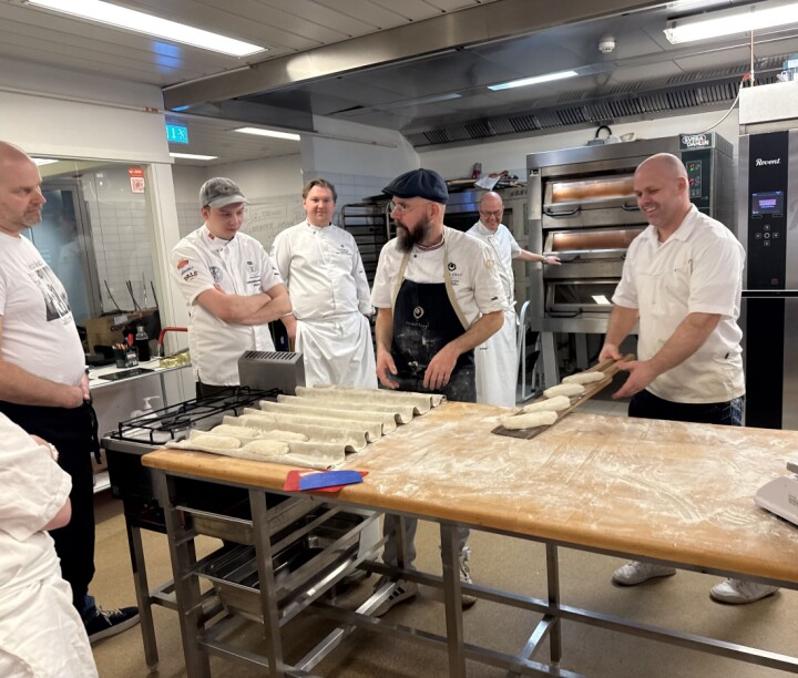 Surdeigsbagetter klare for ovnen.