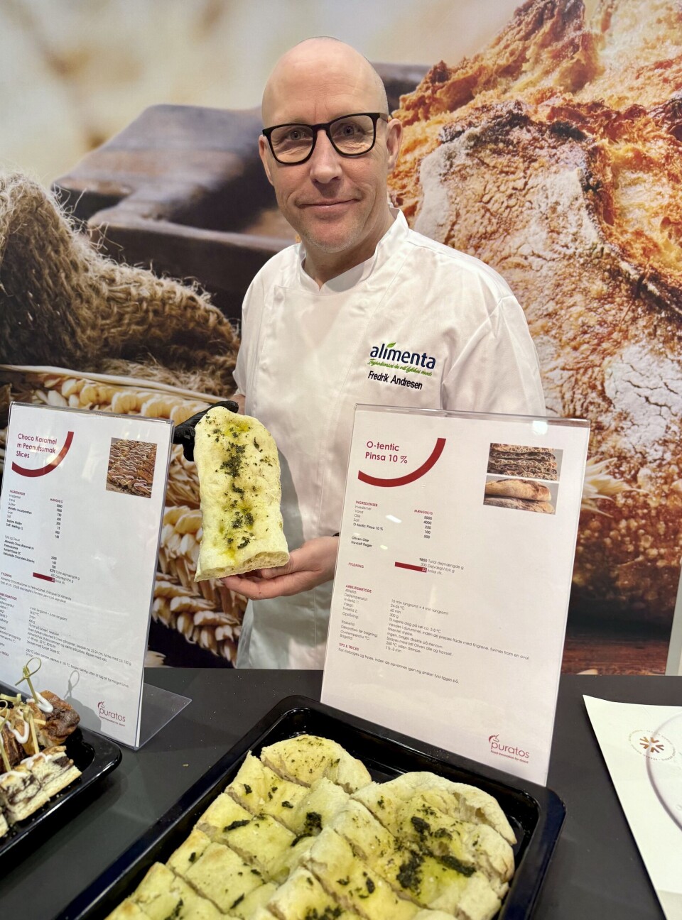 Pinsa kan både være en rett i seg selv og brukes som tilbehør til andre retter. På Umami-messen serverte produktutvikler Fredrik Andresen pinsa med olivenolje og urter laget med deres egen pinsabase fra Puratos.