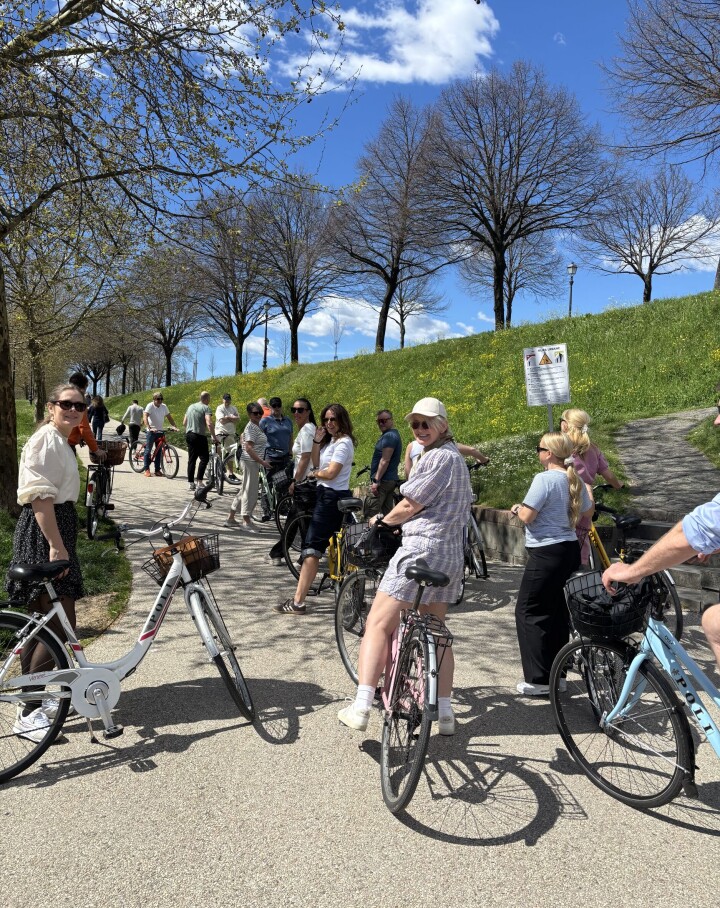 På søndagen kunne deltakerne velge besøk på vingård, sykkeltur eller byvandring. Denne gjengen var godt fornøyd med sitt valg.