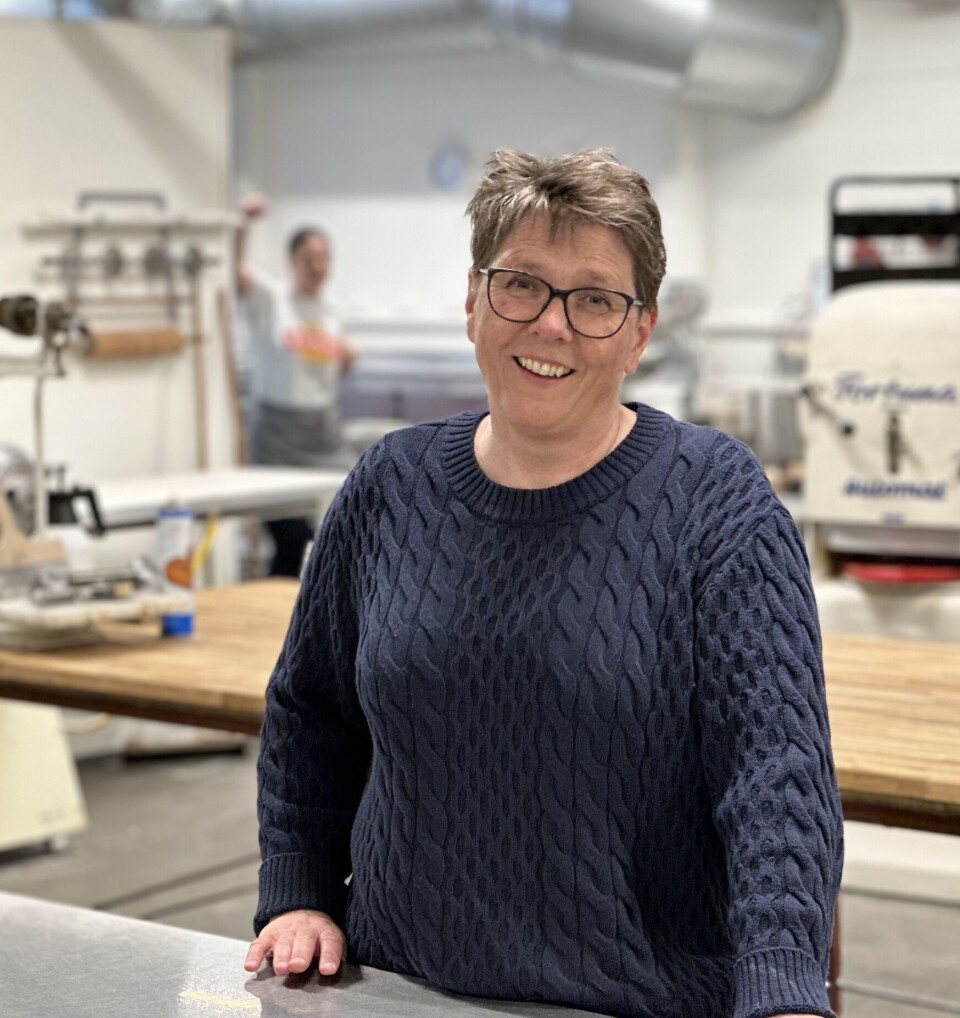 Daglig leder Anne Gunn Viken smiler fra øre til øre om dagen. Med nytt bakeri og mye nytt utstyr er de klare for fremtiden.