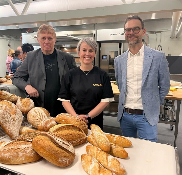 Gunnar Andersen, Elin Beate Holsæther og Erlend Kjelsen strålte om kapp med sola under åpningen av deres nye testsenter i Fredrikstad.