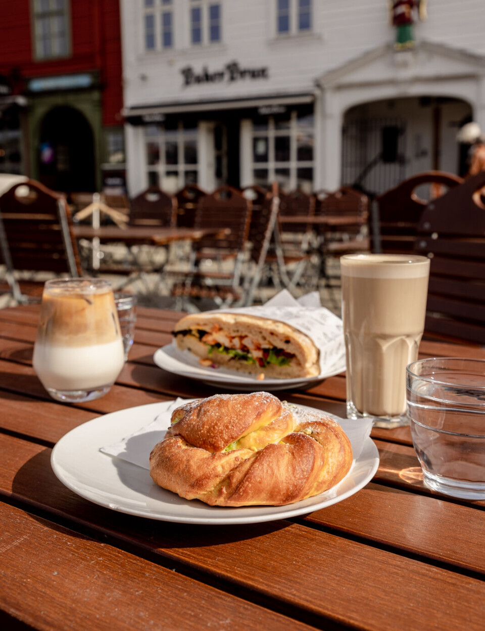 Hos Baker Brun på Bryggen i Bergen er så mye som 90 prosent av kundene turister.