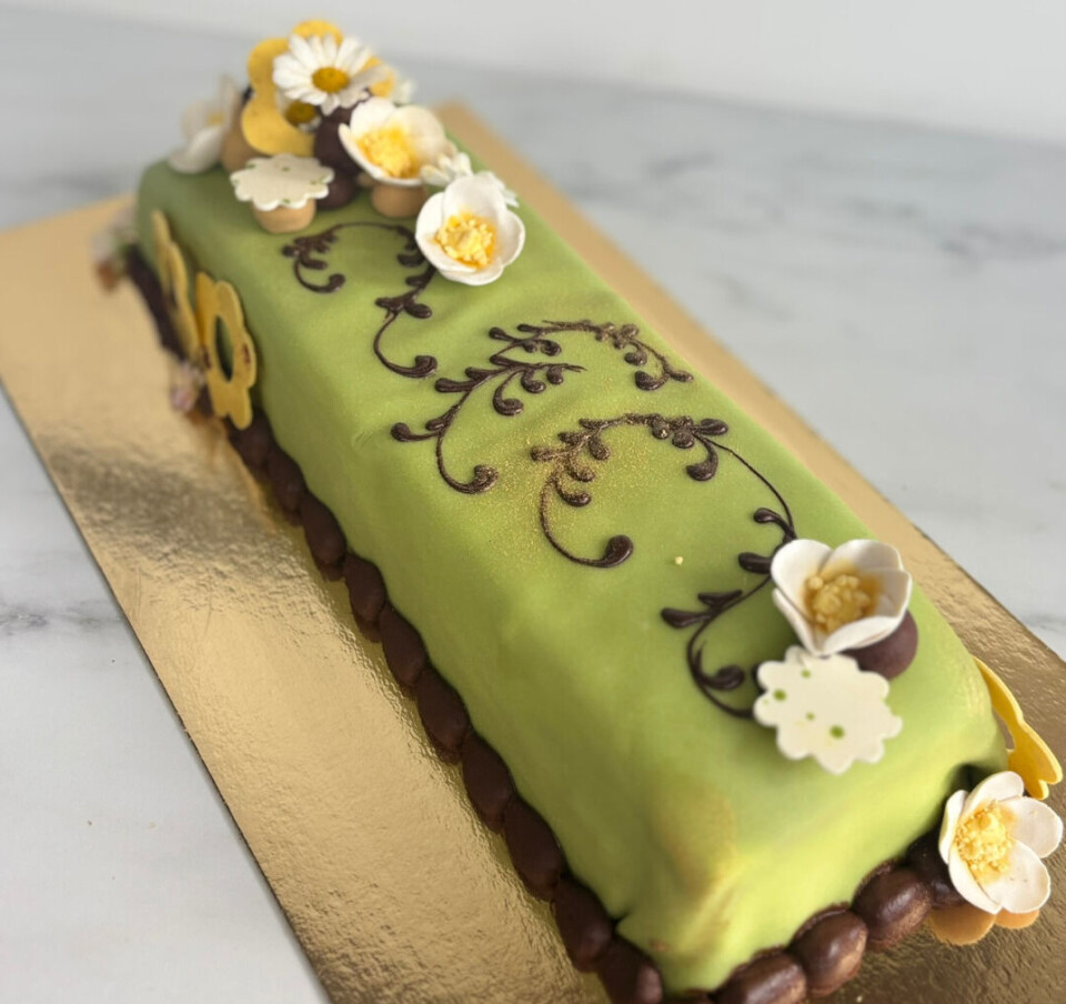 Dubai-kake/Pistasjdrøm. Grønn marsipankake inspirert av Dubai-sjokolade.