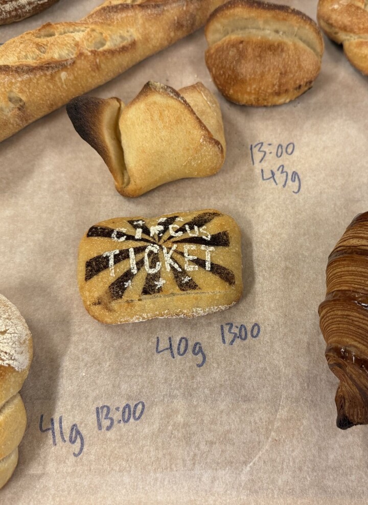 Alle produktene må ha riktig vekt og bli ferdige til riktig tid. Trening til Nordic Bakery Cup 2025.