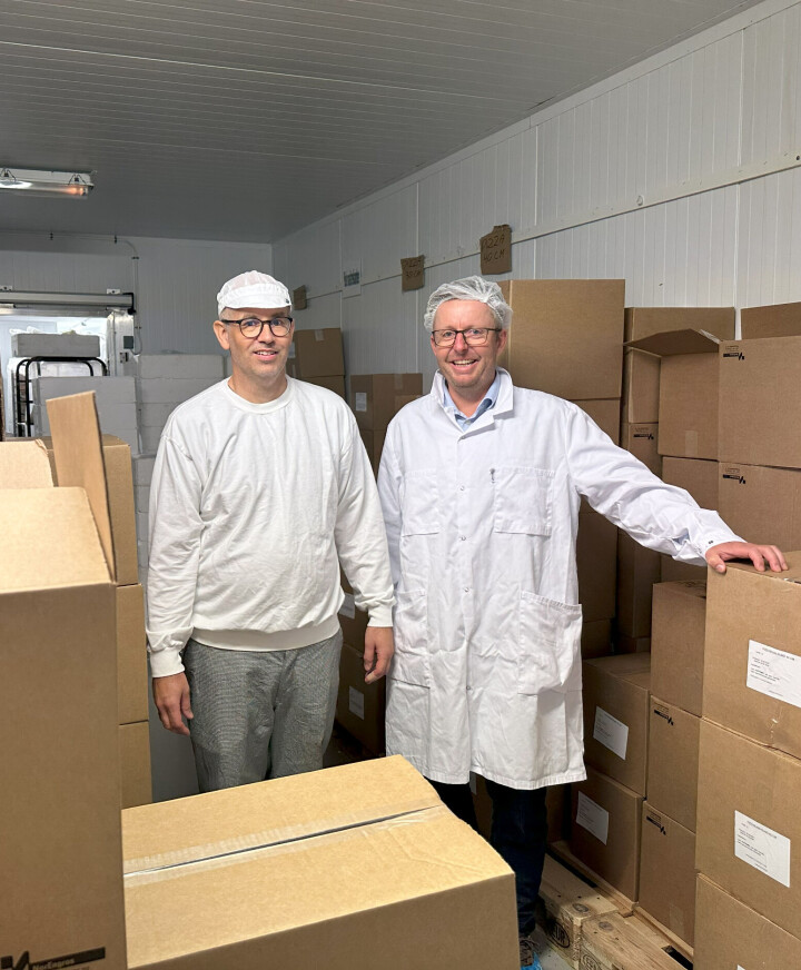 Det blir stadig trangere på bakeriets fryselager, men fortsatt har de god plass til å vokse i dette markedet som i dag utgjør rundt en tredjedel av bakeriets totalomsetning. Bakerileder Jostein Eilerås (til venstre) og daglig leder Hans Inge Fagerland er klare for å produsere mer.