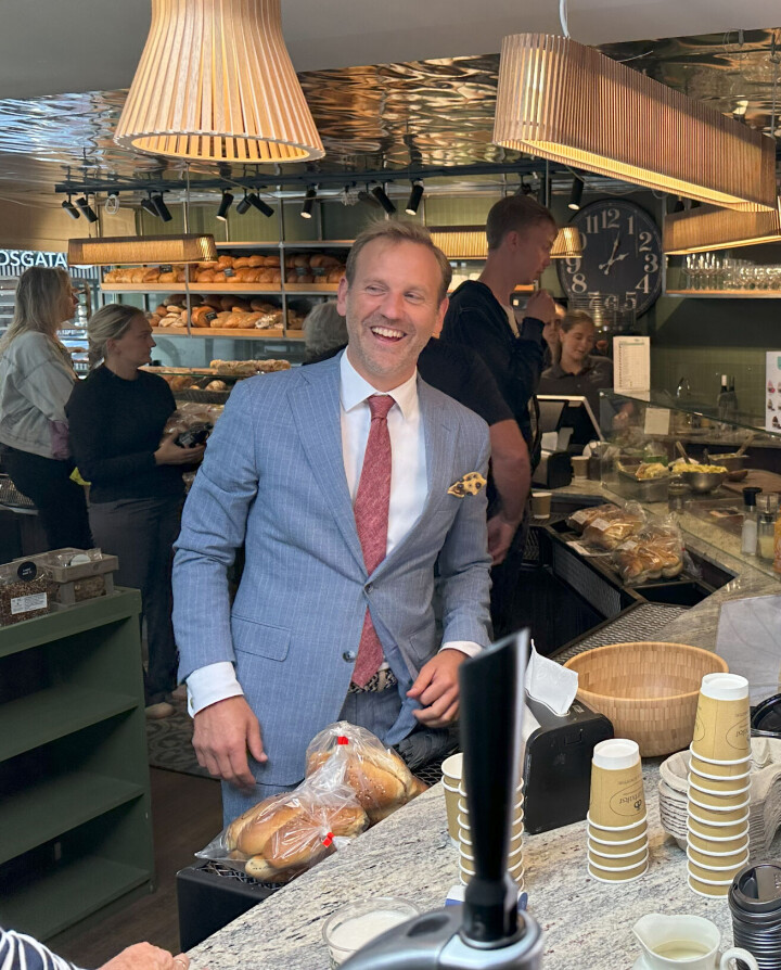 Ordfører i Haugesund, Nils Konrad Bua, er full av lovord om Naturbakst og betyningen bakeriet har for byen.