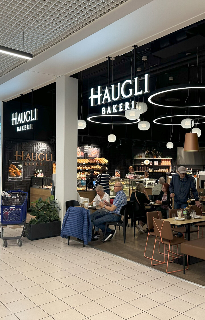Haugli Bakeri har ni butikker og planløegger for noen til.