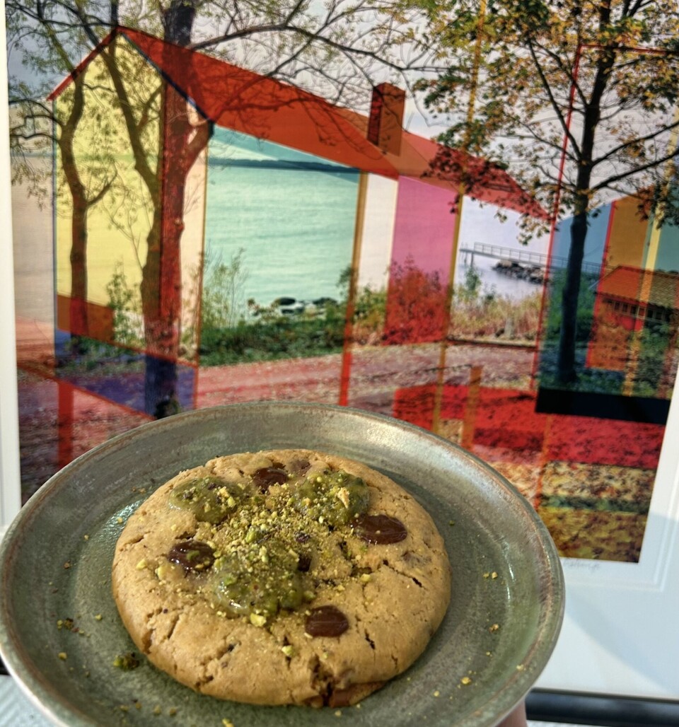 Kunst og cookie: – Tanken var å tilby noe for både sjel og gane, forteller Anja Kaldestad. Iversen Bakeri & Konditori