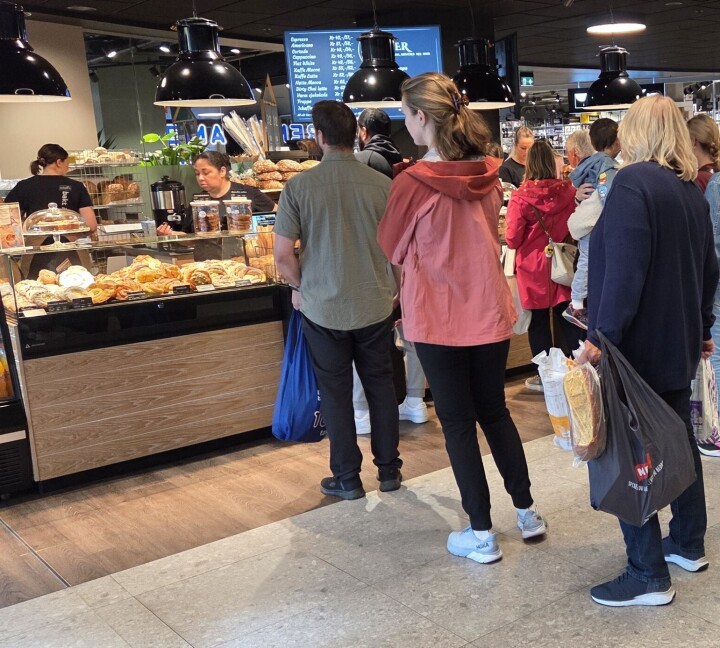 Åpningen av Edgars Vågsbygd har vært en stor suksess med tidvis kø foran disken.