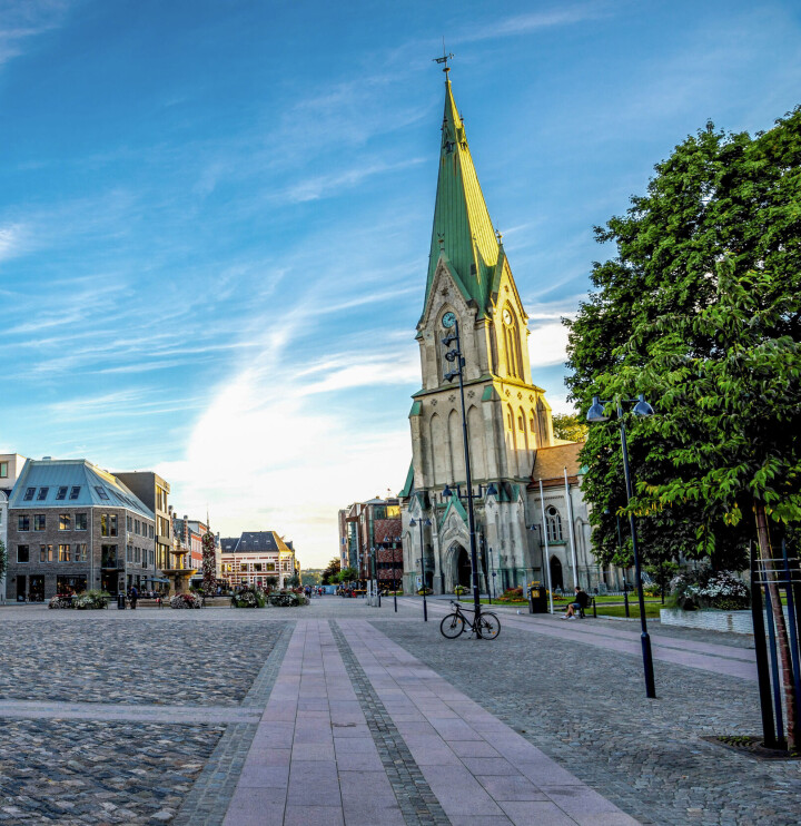 Kristiansand domkirke er et kjent landemerke i sentrum, hvor det også kryr av bakerier.