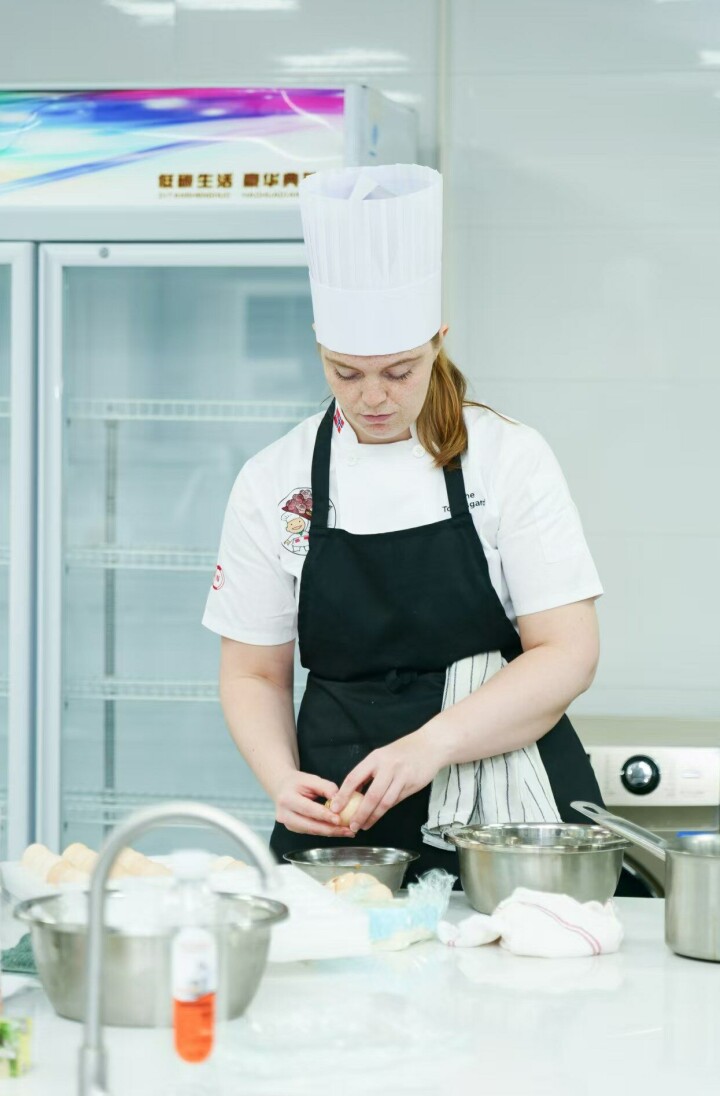 Trine Tomasgard er fra Hornindal og er utdannet både baker og konditor. Nå jobber hun som baker hos Bakehuset i Molde hvor hun også er hovedtillitsvalgt.
