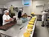 Bakere lager glutenfrie kaker i konditoriet hos Jærbakeren Arne Johannesen.